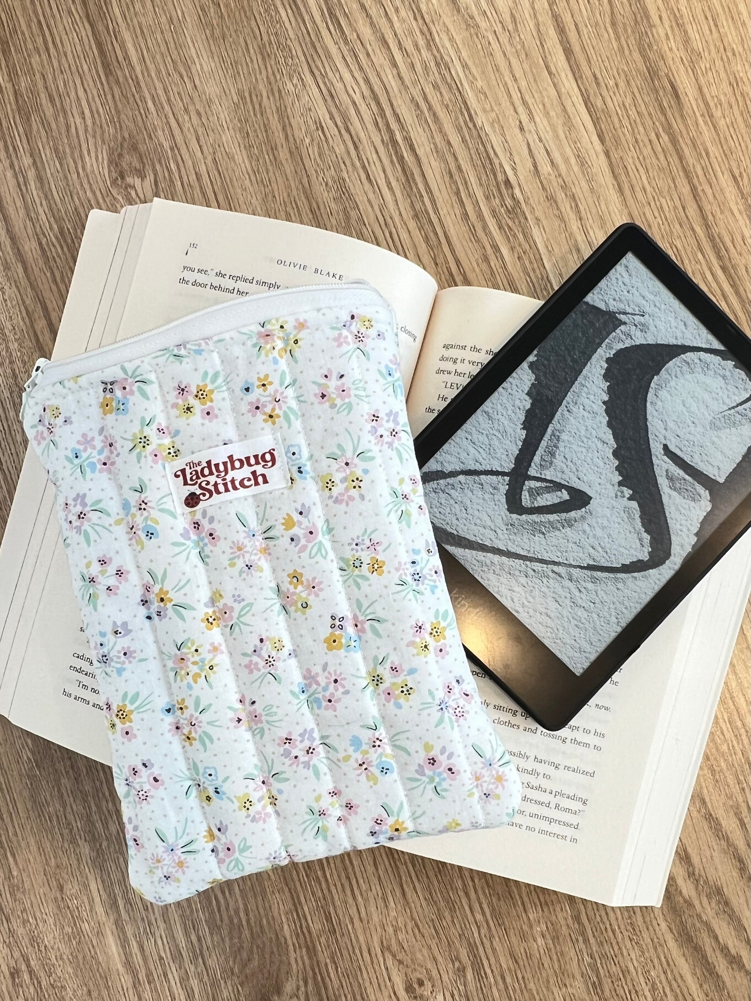 Clara Patterned E-Reader Sleeve – Protective Tablet Pouch