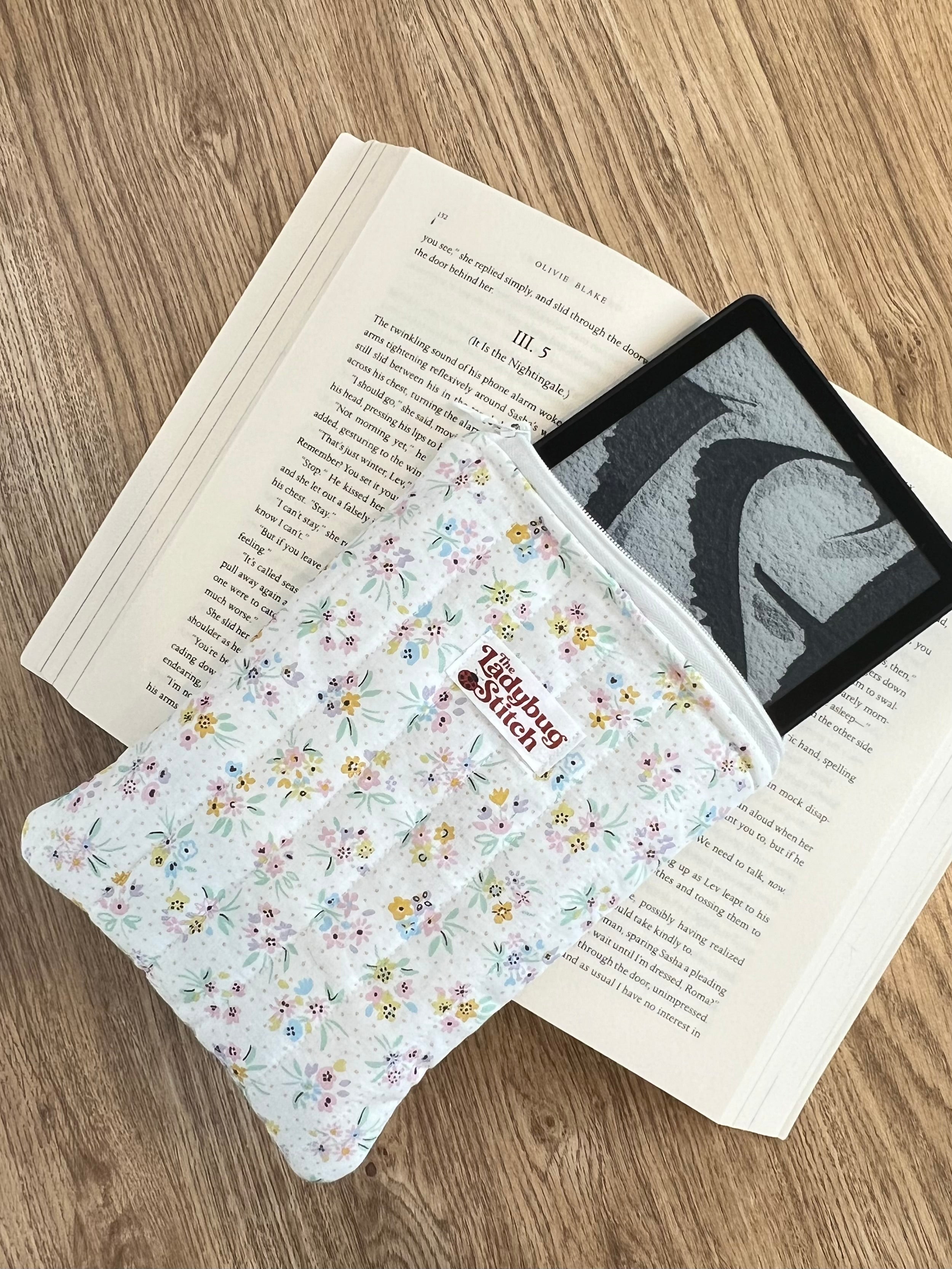 Clara Patterned E-Reader Sleeve – Protective Tablet Pouch